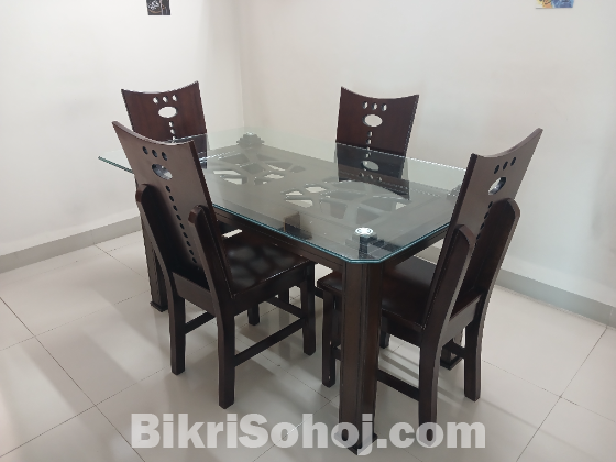 ৪ সিটের ডাইনিং টেবিল সেট বিক্রয় হবে (সম্পূর্ণ নতুন)